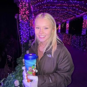 Meet your Posher, Danielle